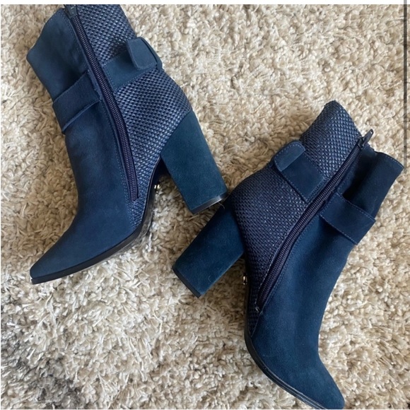 Cecelia New York suede ankle boots, navy, size 6 - Picture 2 of 6